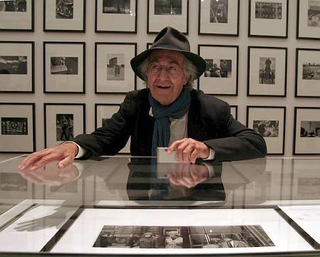 16-magnum-agency-photographer-rene-burri-pictured-at-the-opening-of-his-exhibition-at-the-manchester-city-art-gallery.jpg
